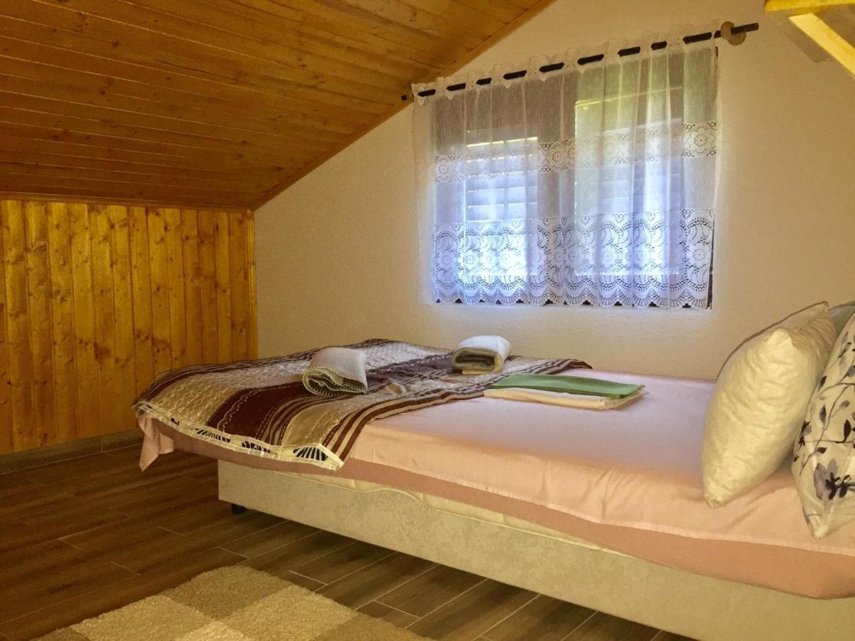 Holiday Home Radocaj Слуни Экстерьер фото