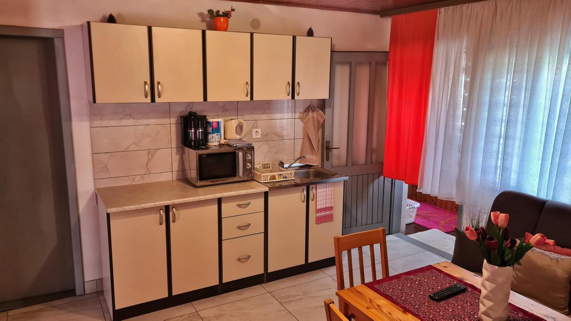 Holiday Home Radocaj Слуни Экстерьер фото