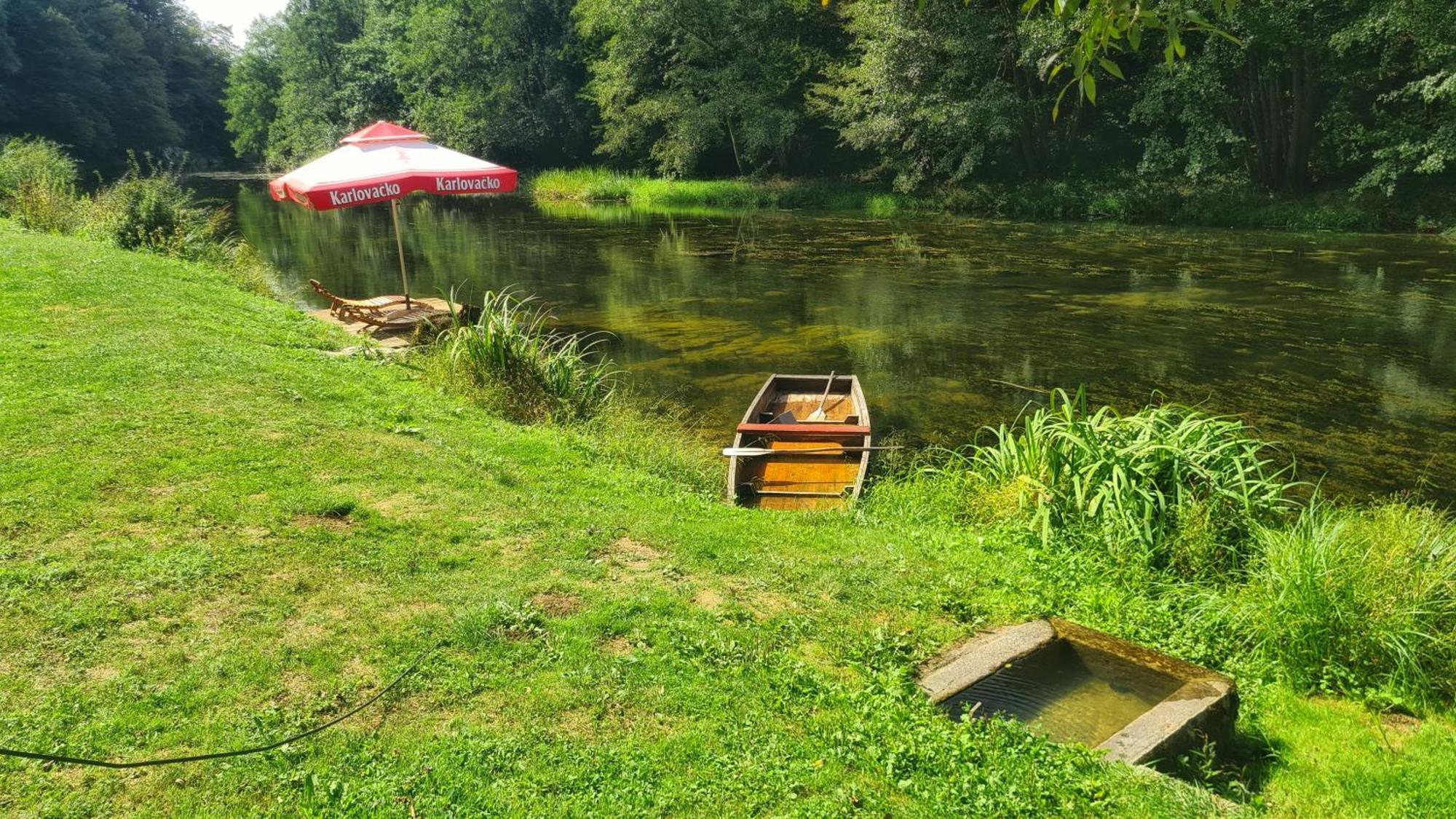 Holiday Home Radocaj Слуни Экстерьер фото