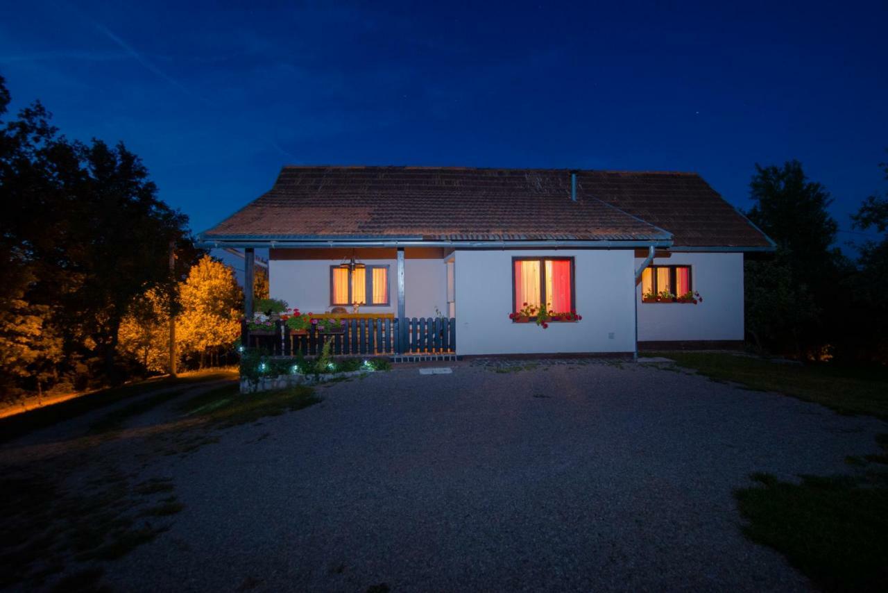 Holiday Home Radocaj Слуни Экстерьер фото